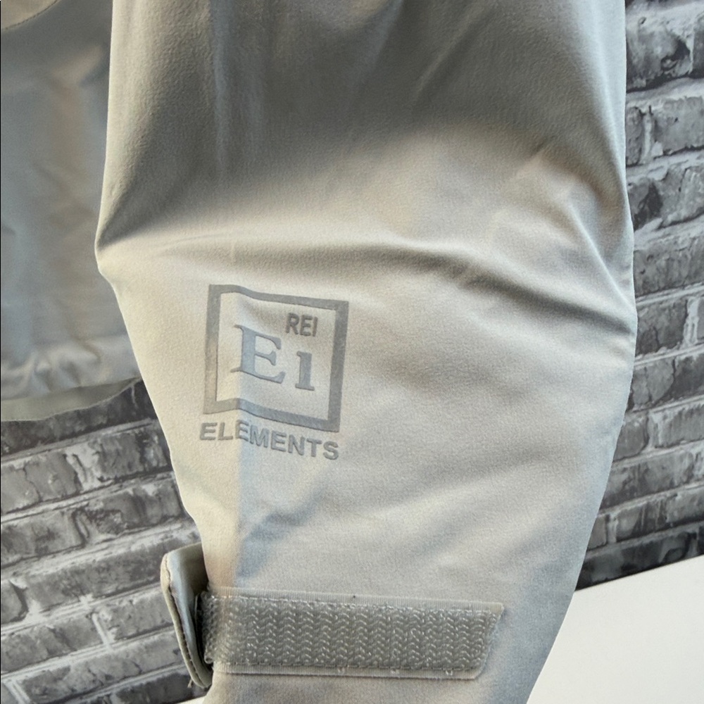 REI beige / Gray‎ Hooded Raincoat - Picture 7 of 15